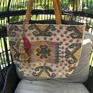 Scully southwestern woven bag, soft leather handles and inside pockets adorable